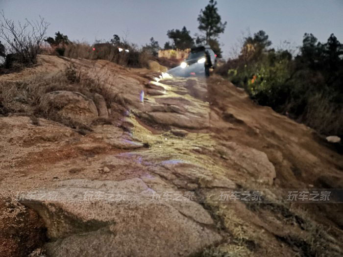 上汽大通D90改裝避震輪胎 提升越野性能 上汽大通D90改裝避震輪胎 提升越野性能